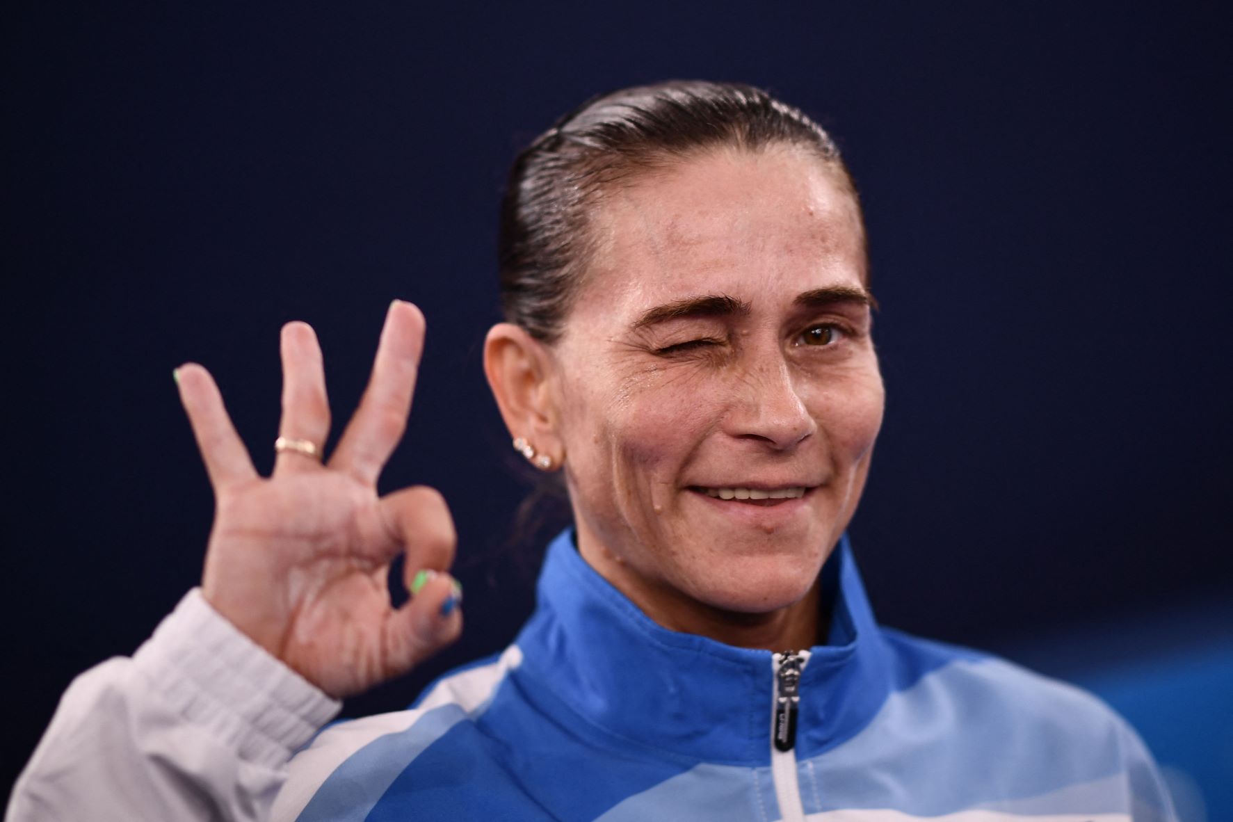 東京五輪・体操の女子予選に出場した後、ポーズを取るウズベキスタンのチュソビチナ　AFP＝時事