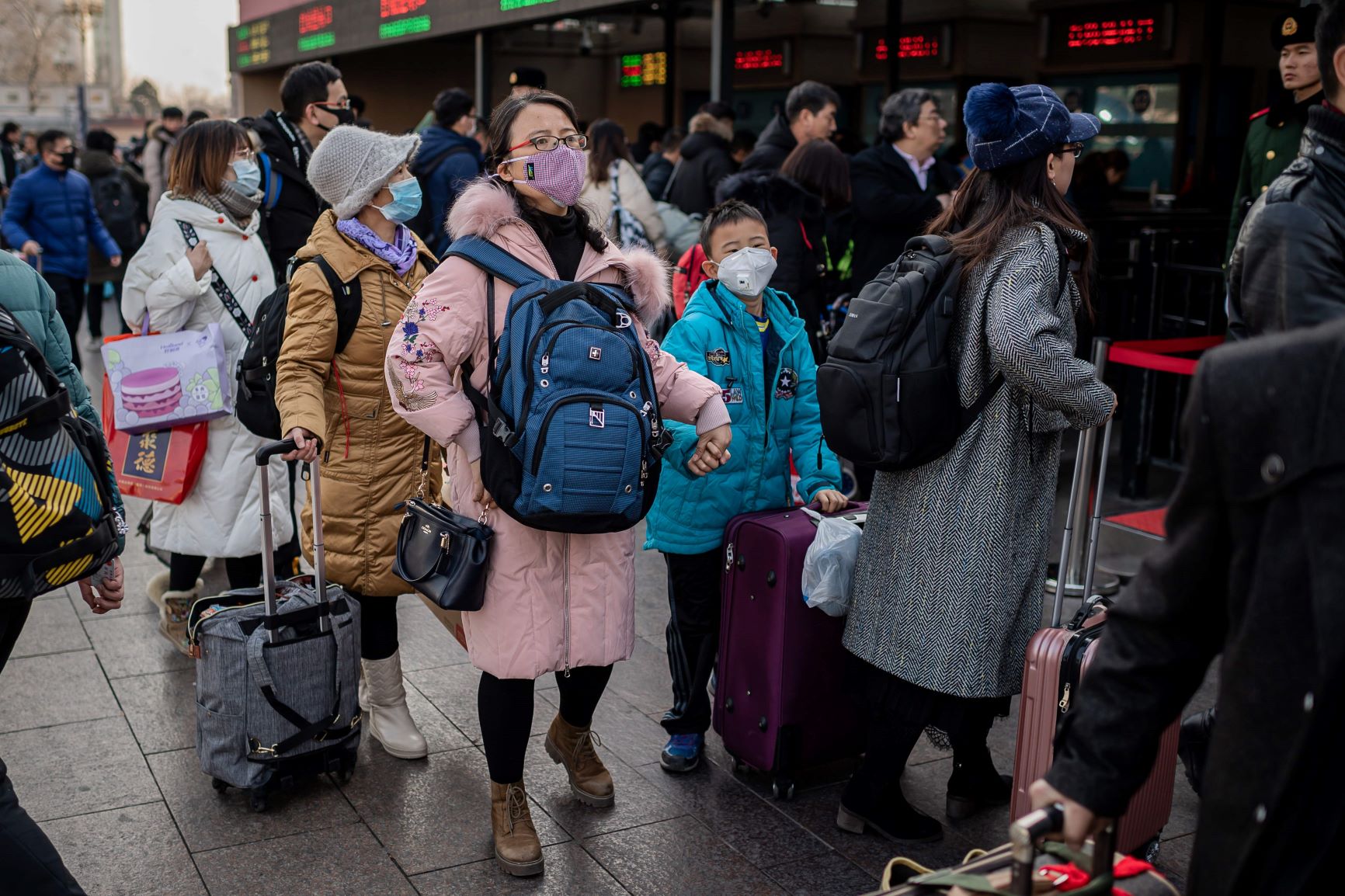 北京の鉄道駅で、春節を祝うために帰省する人々（2020年01月21日）【AFP時事】