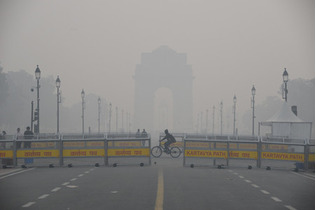 祝祭明けでかすむ首都＝大気汚染悪化、人工降雨も検討―インド