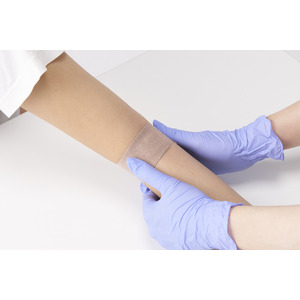 天然ゴムラテックス不使用の自着包帯「くっつくバンデージ(TM)NL」新発売　穿刺部圧迫止血時にディスポーザブルな止血ベルトとして使用可能