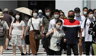 マスク蒸れでお肌にトラブル　常在菌が活発化、皮膚炎も