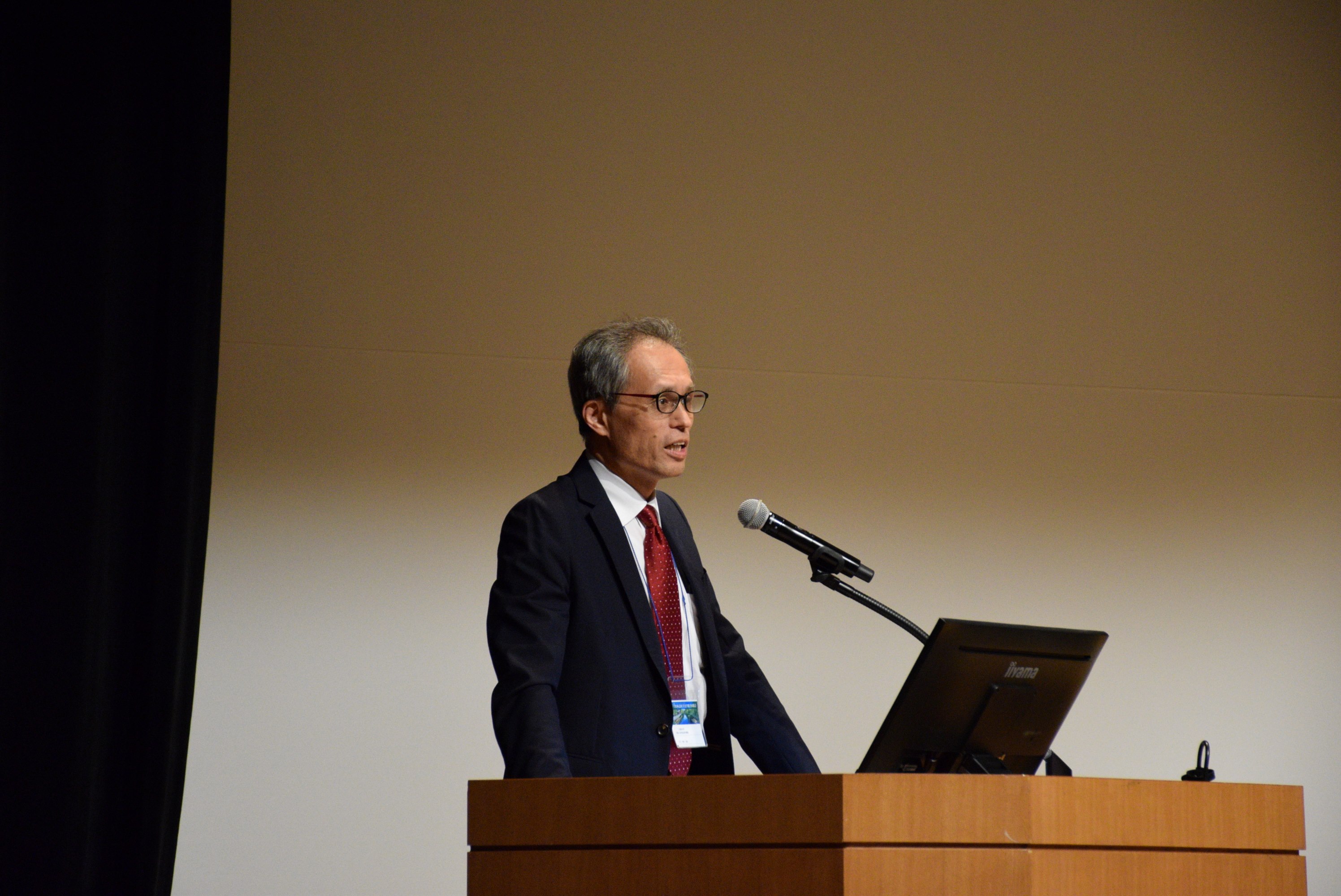 締めくくりのあいさつをする神田芳郎・日本法医学会理事長＝２０２４年６月５日、岡山市【時事通信社】