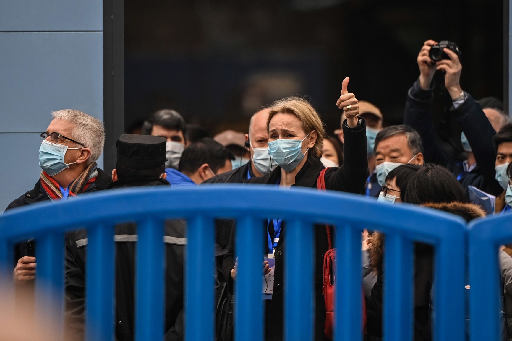 中国・武漢で、最初に新型コロナウイルスの集団感染が確認された華南海鮮市場を訪れるＷＨＯ調査団＝2021年01月31日【AFP時事】