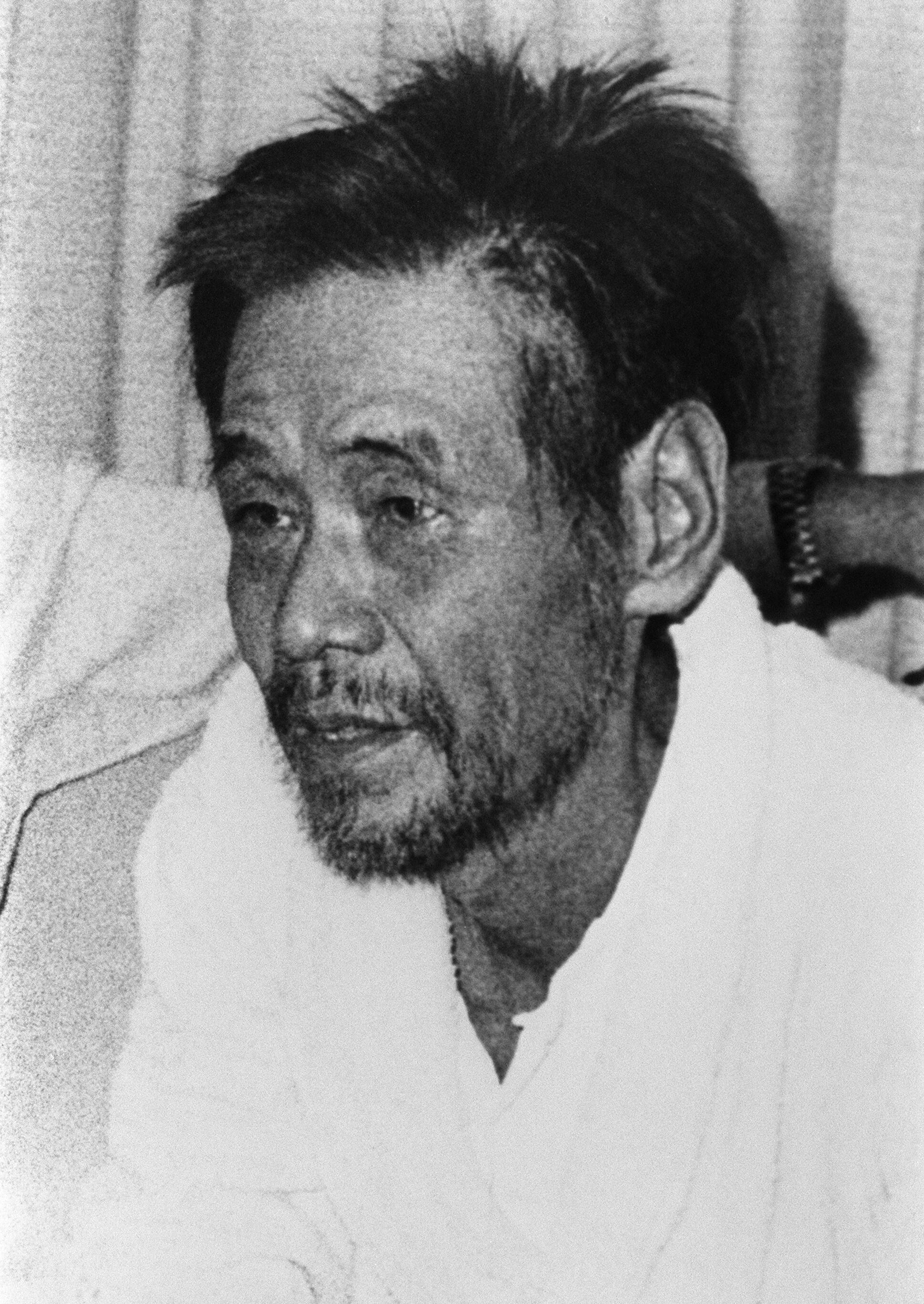 グアム島のジャングルで発見された後、病院に収容された横井庄一さん＝１９７２年１月