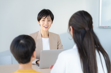 不登校が１年以上継続すると、より専門的で体系的な支援体制が必要となってくる