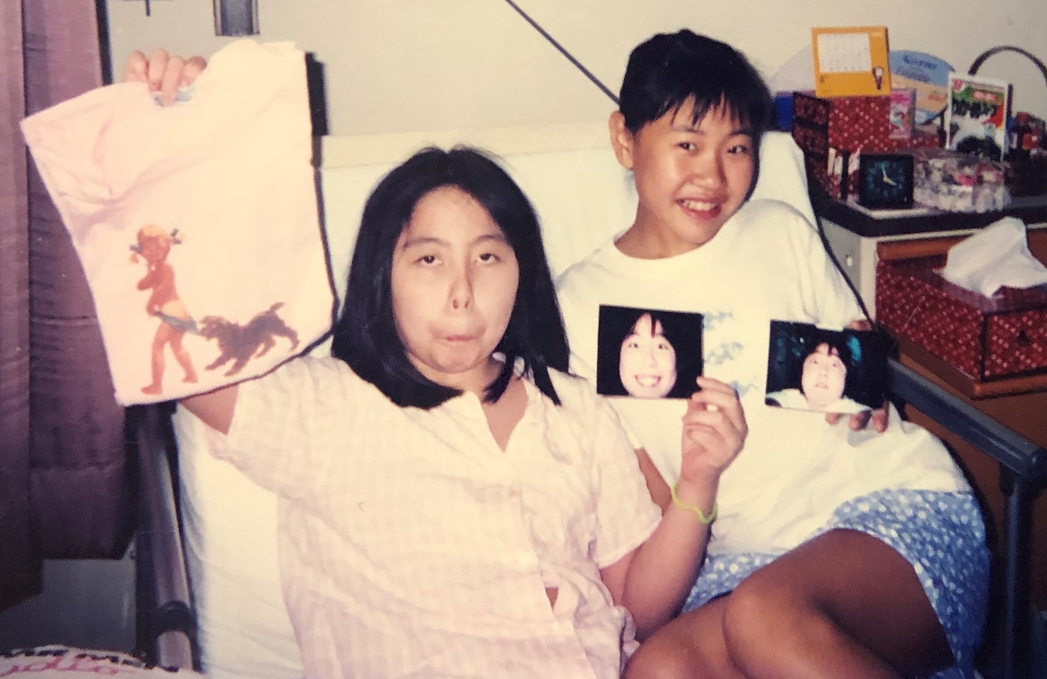 慶応大学病院で入院生活に慣れてきた頃の中嶋さん（左）
