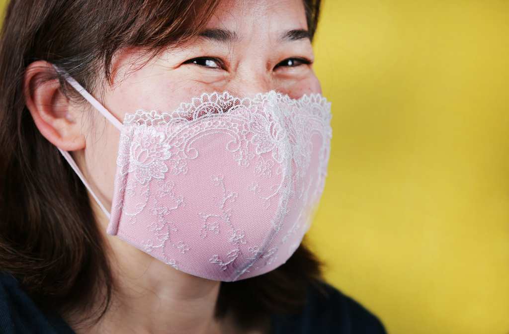 富山県氷見市の女性下着メーカーがブラジャーから作ったマスク