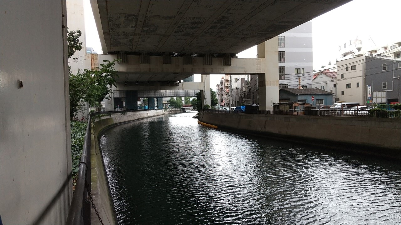 かつては「水上ホテル」が並んだ中村川
