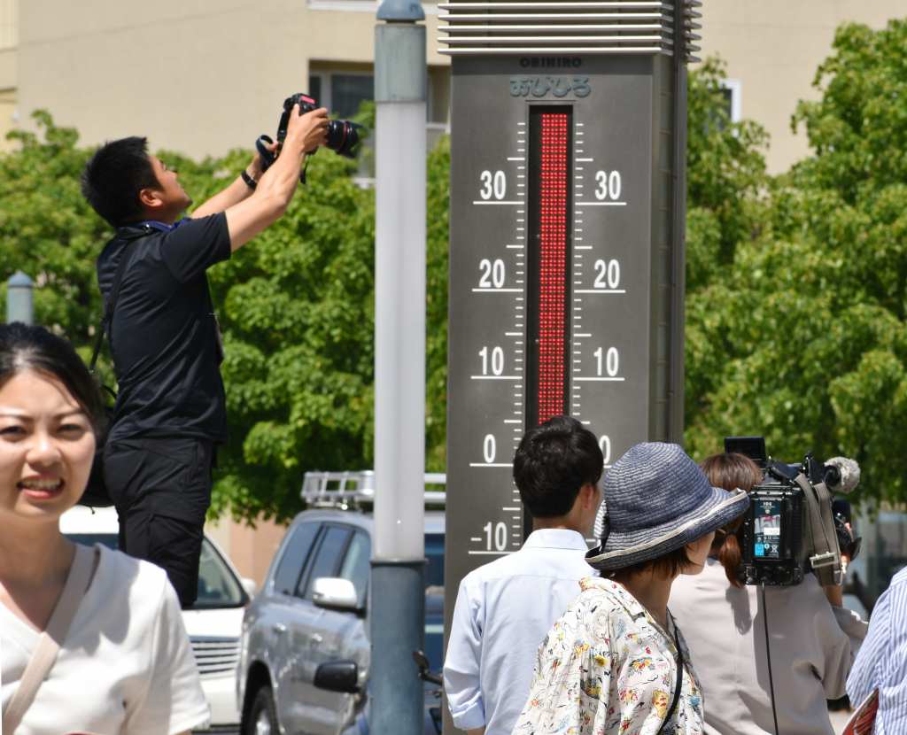 最高点に達した北海道帯広市の温度計（５月２６日）