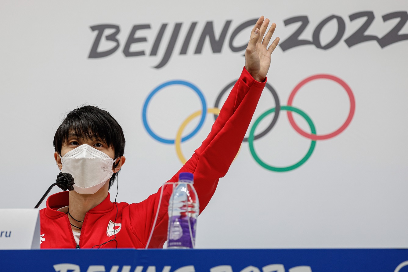 試合の４日後の会見では金メダルのネーサン・チェン選手（米国）を称えた後、「満足した４回転半だった」と語った＝２０２２年２月１４日、中国・北京（EPA時事）