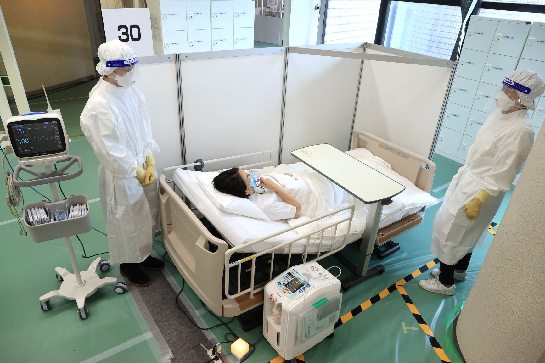 患者に酸素投与や抗体カクテル療法を提供する東京都の酸素ステーション（運用前の2021年8月21日公開撮影）