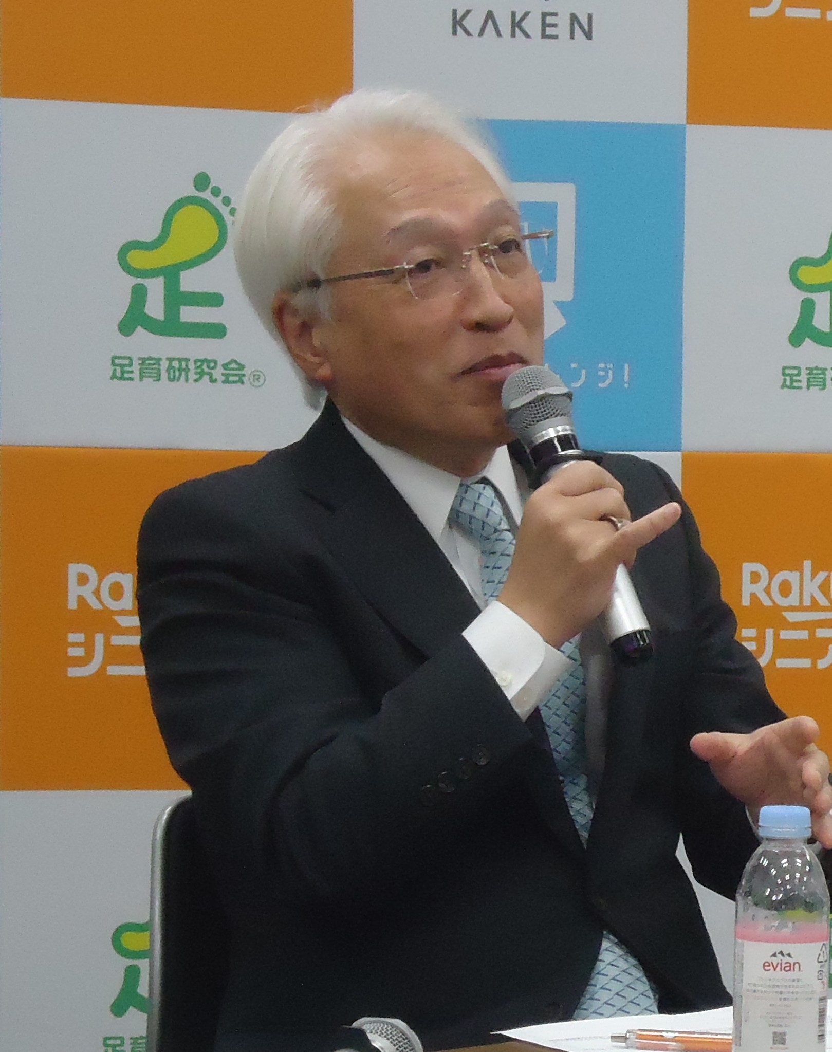 セミナーでロコモの説明をする大江隆史氏＝2025年3月