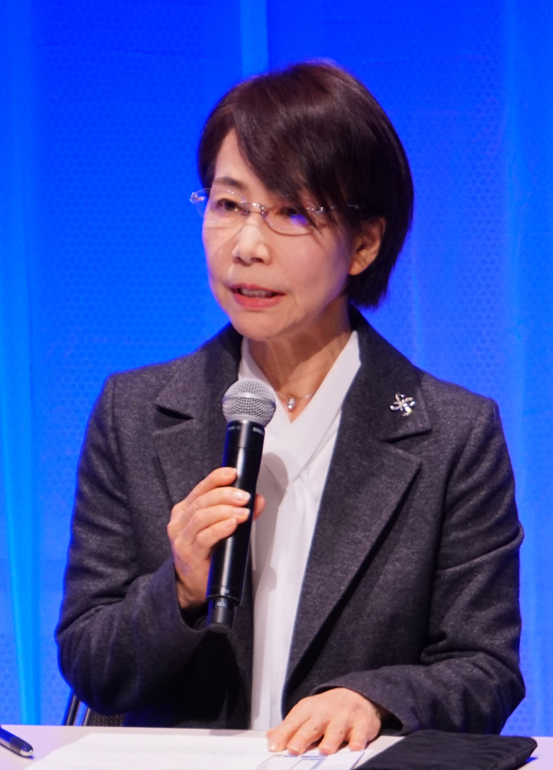 パネリストの奈良由美子氏