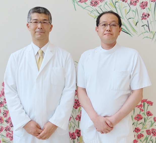 井上芳正・呼吸器外科部長（左）