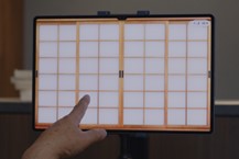 ワンタッチ面会テレビ「ソバニル」=JR東日本提供
