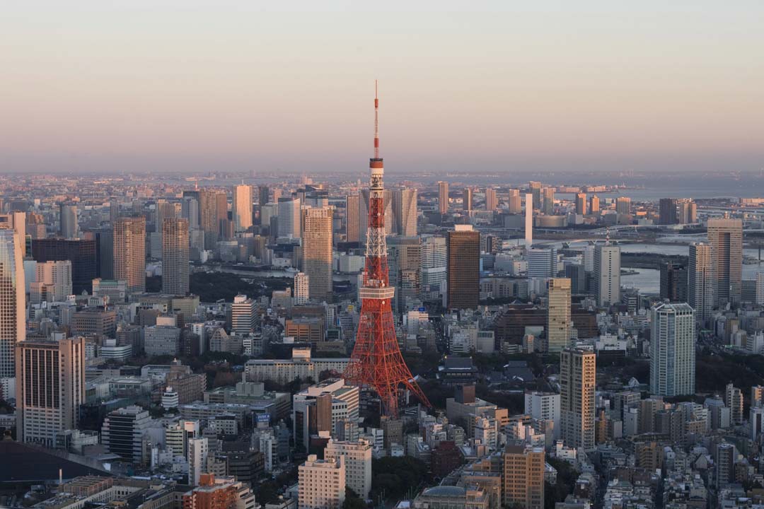 冬の夕暮れの東京都内と東京タワー【時事通信社】（写真はイメージです）