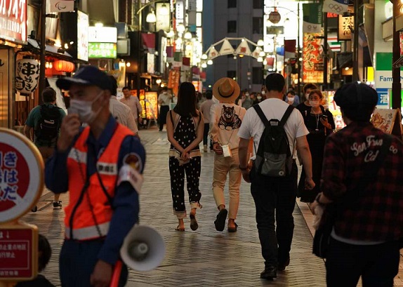 多くの感染確認者が出た東京・池袋の繁華街