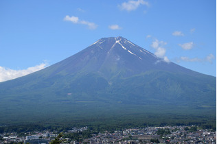 来月山開き、「弾丸登山」控えて＝コロナ明け、山小屋の予約増―世界遺産１０年・富士山