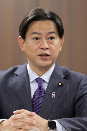 福岡資麿厚生労働相