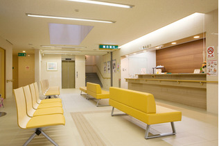 年収７００万円で月５．９万円増＝高額療養費制度の上限額―来年８月から３段階で