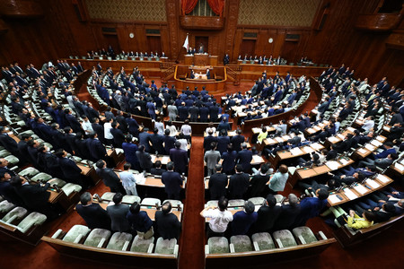 地方自治法改正案が賛成多数で可決された衆院本会議＝３０日午後、国会内
