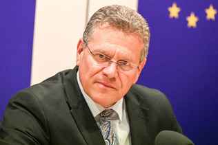 欧州連合(EU)のシェフチョビッチ欧州委員(通商・経済安全保障担当)=7日、シンガポール(AFP時事)