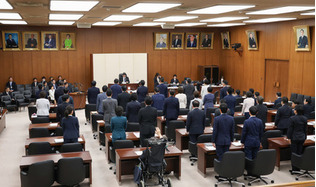 年金制度改革関連法案が可決された衆院厚生労働委員会=30日午前、国会内