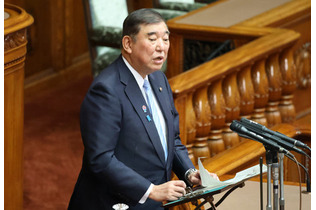 底上げ策「全国民に恩恵」＝年金法案が参院で審議入り