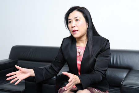 インタビューに答える元東京都豊島区議の永野裕子さん＝１月２８日、東京都中央区
