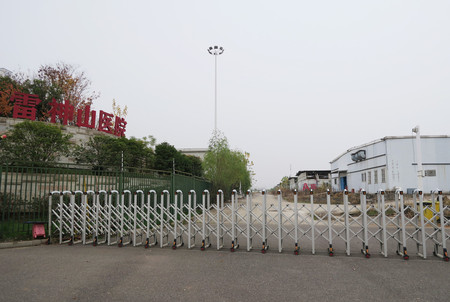 コロナ禍で建設され、今は無人となった「武漢雷神山医院」＝４日、中国湖北省武漢市
