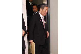 自民、年金法案扱いで協議＝提出先送り論強まる