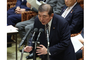 石破首相、年金法案を週内提出の意向＝自民、１３日最終審査