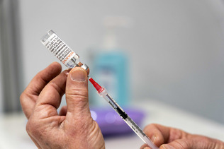 米ノババックス製の新型コロナウイルスワクチン（ＥＰＡ時事）