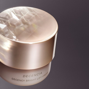 敏感肌ブランド【ディセンシア】最高峰シリーズDECENCY リニューアル発売から1か月で前年比約9倍※1の販売個数達成！