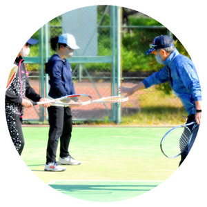 小学6年生から参加できる 菅（すが）コーチの初心者向けソフトテニス体験会　ITCいぶきの森 インドアテニススクールで無料開催。2/19(日)