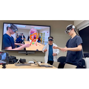 Holoeyes、Apple Vision Proによる空間的医療遠隔カンファレンスをスタンフォード大学医学部で実施