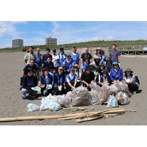 ファンケルが9月26日（火）に神奈川県茅ケ崎市の汐見台海岸で「ビーチクリーン」を実施　砂浜にあったゴミを約40kg収集して海岸の美化に貢献