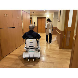ロボットによるシニア介護の生産性向上に向けて、自動運転ロボット車椅子「PathFynder」の実証実験を介護付有料老人ホームにて実施