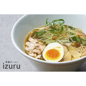 発酵を取り入れた「健康を邪魔しないラーメン」を提供する「発酵ラーメン izuru」で、チンゲン菜などの野菜が入った「野菜鶏こうじ麺」の販売を10月の期間限定で開始！