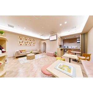 入院中の子どもに付き添うご家族の「心と身体の休息場所」　日本初の「ドナルド・マクドナルド・ファミリールーム」誕生　2023年12月8日（金）榊原記念病院内にオープン