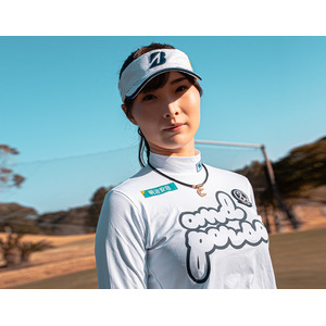 【182本限定】美人女子プロゴルファー・鶴岡 果恋との記念モデルが4月発売！無限の可能性を引き出す、最新の医療機器メーカー パワードギア社と用具アンバサダー契約を締結