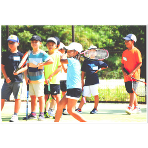お子様が大きく成長を見せる夏休み。元気に運動できる計画はありますか？『こども短期テニス教室』の募集を今年も開始。