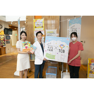【TCB東京中央美容外科】5月5日こどもの日に新潟市の子ども100人に絵本とソープフラワーを無料配布。未来を支える子どもに笑顔と、子育てに奮闘するパパママに感謝を。