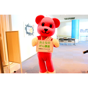 “ピンクのクマ”モモ妹ちゃんも来場。足立区西新井にて、「無料がん予防イベント」開催。
