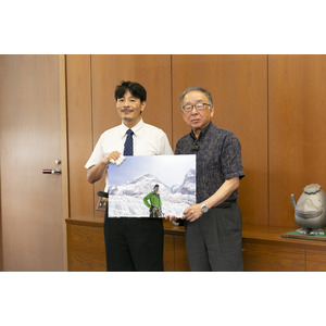 TCB中園医師が”久留米市民初のエベレスト登頂成功”を橋本副市長へご報告。久留米市の子ども達にチャレンジの精神を伝えてまいります。
