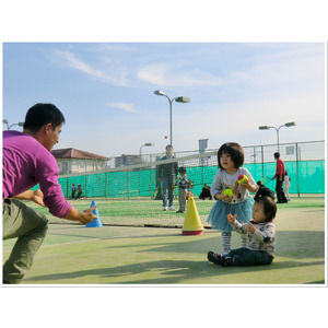 もうすぐ春休み！地域の人気イベント「なかよし親子テニス 無料体験会」の募集を開始　3月20日(木・祝)～3月30日(日)