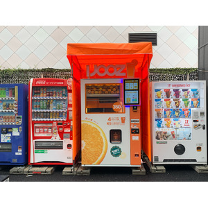 浅草の花やしき通り商店街で350円生搾りオレンジジュース自販機が稼働開始！