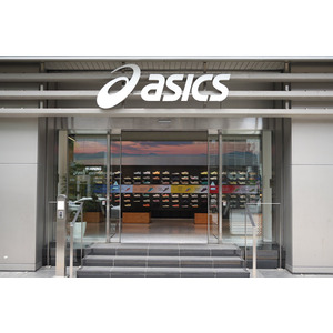 アシックスストア 1号店「ASICS TOKYO GINZA」がリニューアルオープン！ランニング用品に加え、新たにスポーツスタイルアイテムを拡充