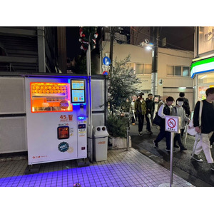 【京都河原町】350円生搾りオレンジジュース自販機IJOOZ 「河原町OPA」に追加設置