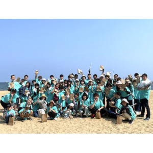【私たちにできること】SDGs目標達成を目指し、愛しとーと社員でビーチクリーン活動を行いました。